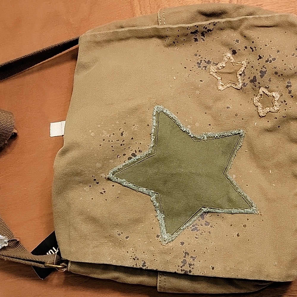 Grungy star messenger bag